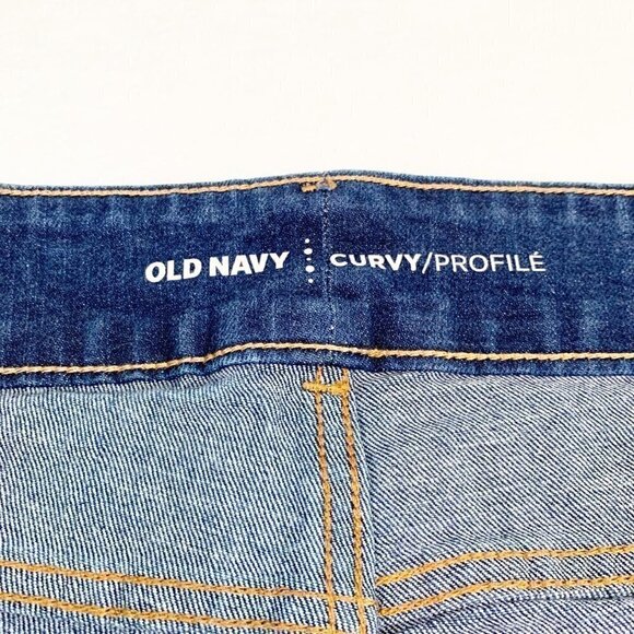 Old Navy Curvy dark wash dual button 4" denim jean shorts - Size 20 plus regular - Picture 4 of 9